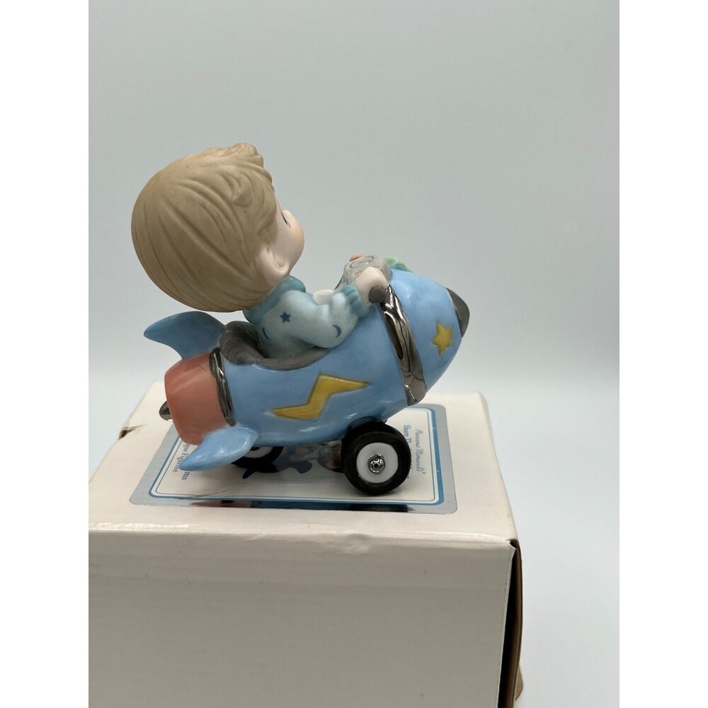 PRECIOUS MOMENTS "HOLD ON TO YOUR DREAMS " 2009 RARE!! Porcelain Bisque Figurine - Picture 9 of 15